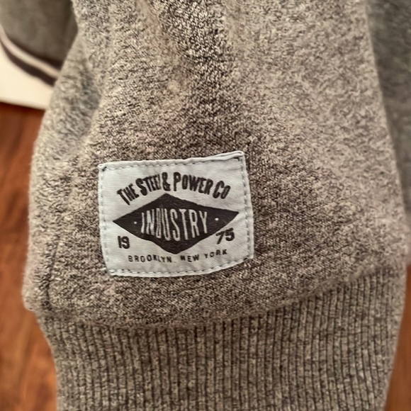 Grey girls’ NYC Brooklyn Sweatshirt. Children’s size 12-13 years/150-152 cm. - Picture 3 of 4